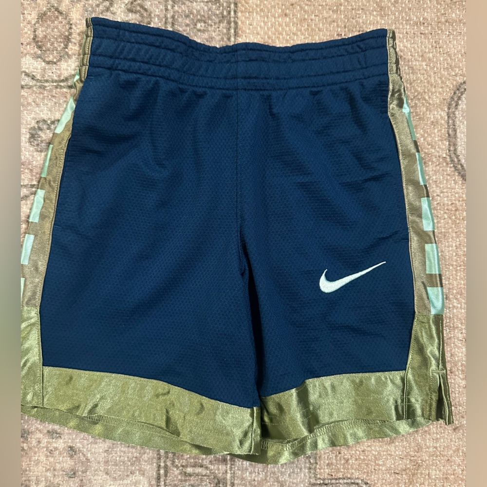 YOUTH Nike Blue and Black Patterned Shorts